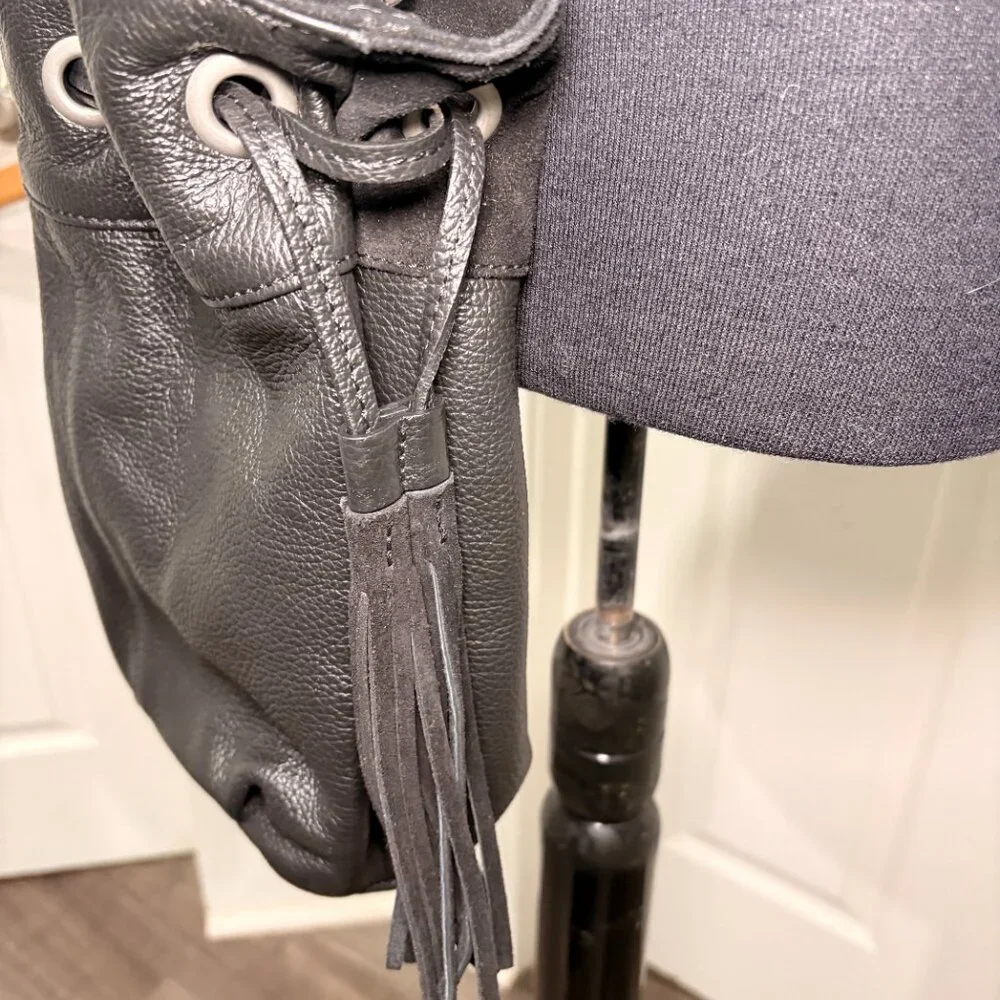 Italian 100% Leather Bucket Bag with Suede Fringe Tassels, Black - Picture 8 of 13